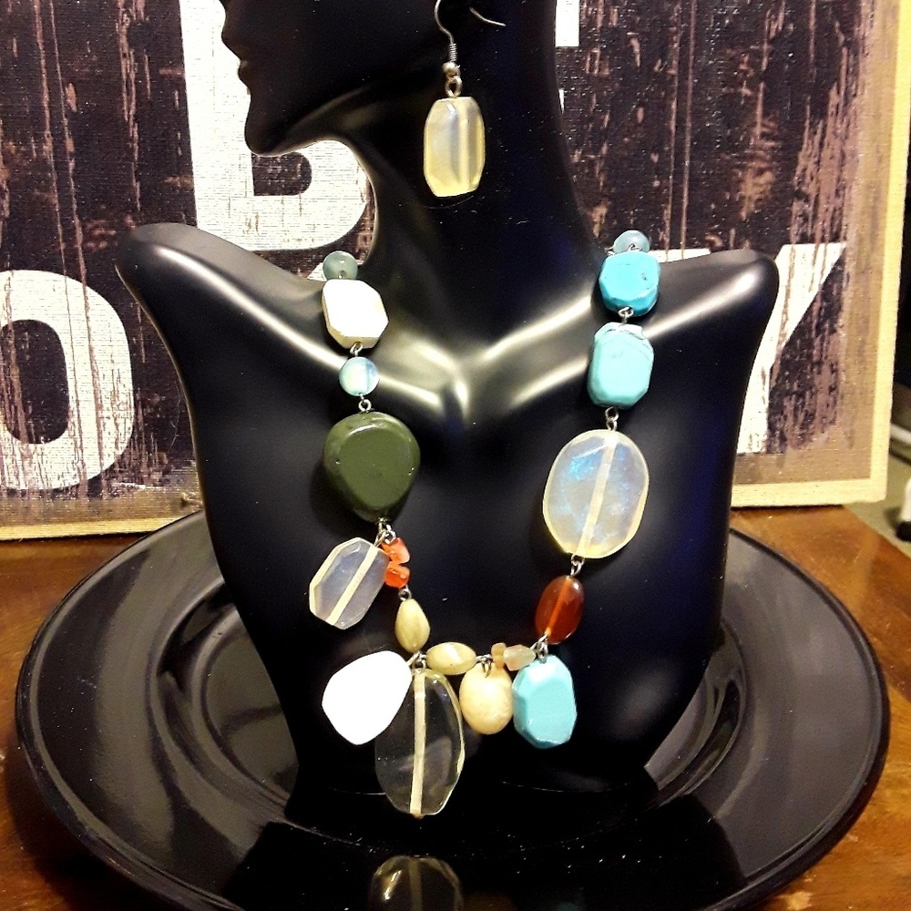 Vintage resin necklace and earringset